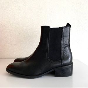**********SOLD********** Black Chelsea boots